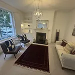 Centrally Located Stunning 3Bed 2Bath Se1