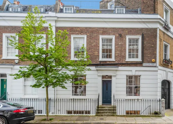 Centrally Located Stunning 3Bed 2Bath Se1