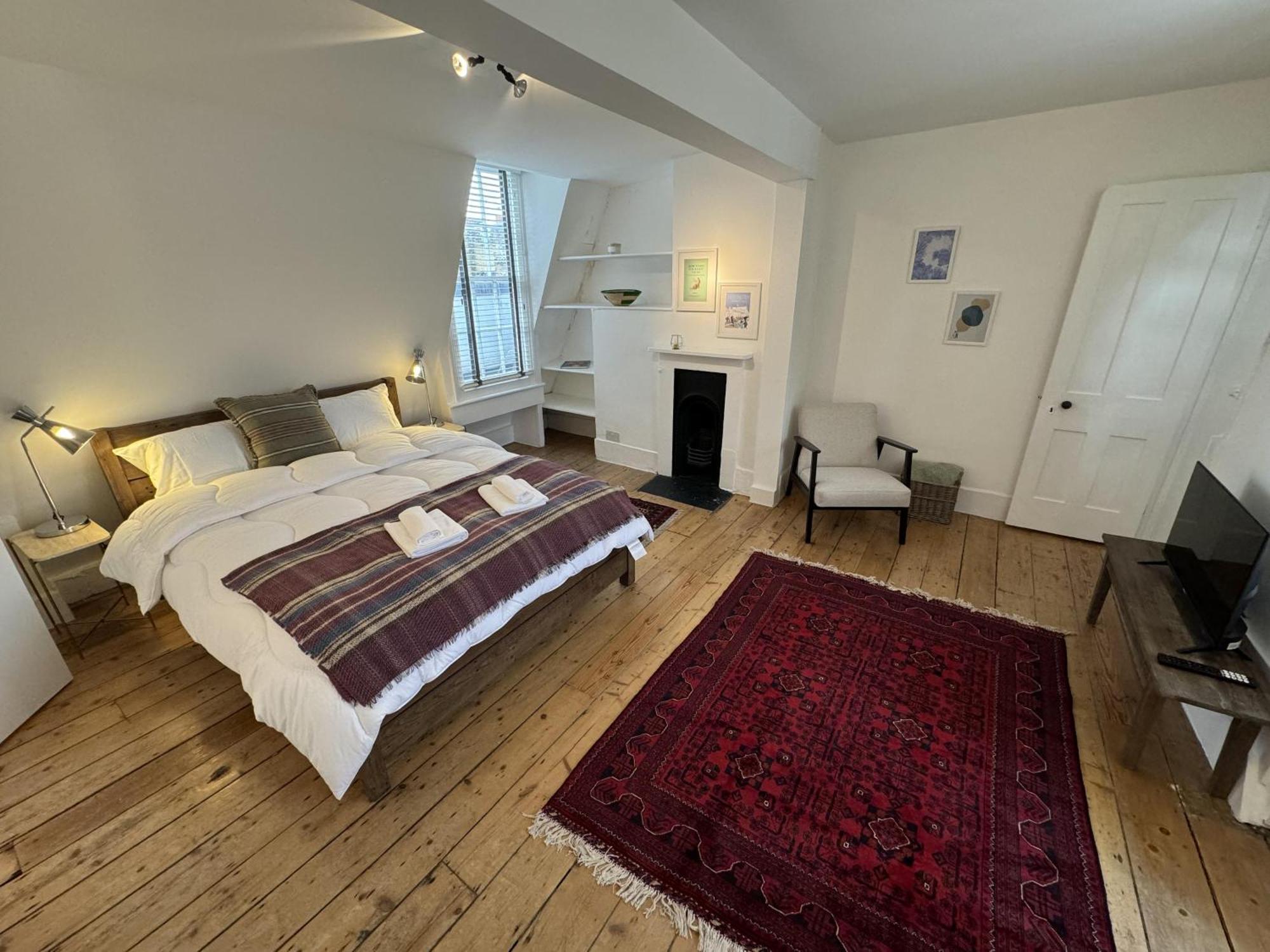 Centrally Located Stunning 3bed 2bath Se1